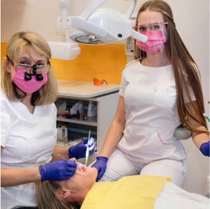 Dentysta Wrocław – Praca na cztery ręce